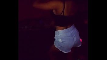 play Parasuta bruneta suge si face sex in pozitia 69