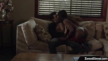 play Ebony who loves you in bed