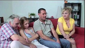 play Gruppensex mit einem älteren Partner