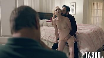 play Guarda nella telecamera quando questa giovane bomba fa xxx orali