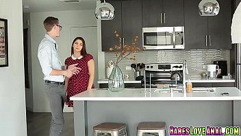 play كانت فالنتينا تنتظر بفارغ الصبر أن تخلع ملابسها