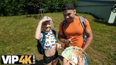 play L'avventura praghese della cornea MILF Zazie Skymm termina con un giro di cazzi tra cornuti