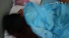 play فتاة في سن المراهقة يعطي اللسان ويحصل على Doggystyle في لقاء الهواة