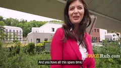 play Euro MILF Cougar plătește o mulțime de dolari pentru păsărică pe marginea drumului