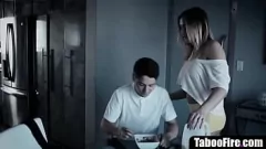 play Stiefvertretungsfänge, die Stiefbruder zum Bild von Stiefmom wichsen - Hardcore -Tabu -Begegnung