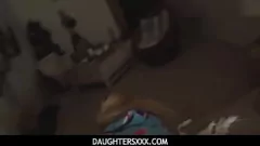 play لا يمكن أن تقاوم زوجة الأب شبابية في سن المراهقة الباليريني في بوف الإباحية