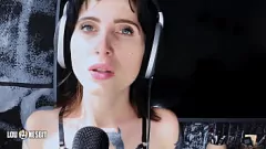 play Duits ASMR femom cuckold avontuur met Lou Nesbit en Lia Louise